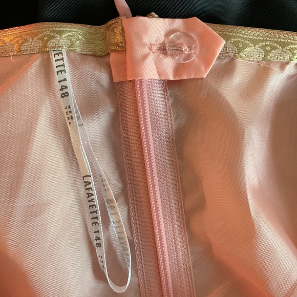 💕🎉 HOST PICK 🎉💕 EUC Lafayette 148 silk blend pink and metallic gold skirt - Picture 9 of 10